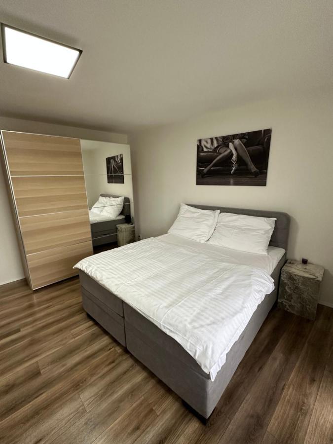 Medena Apartment Old Town With Free Parking Братислава Екстер'єр фото