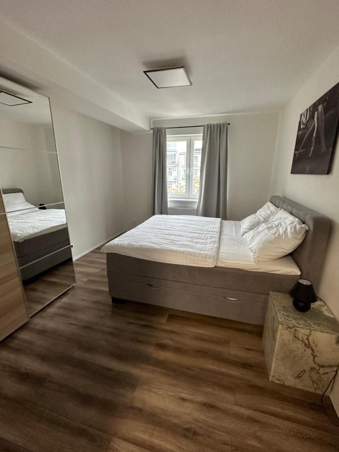 Medena Apartment Old Town With Free Parking Братислава Екстер'єр фото